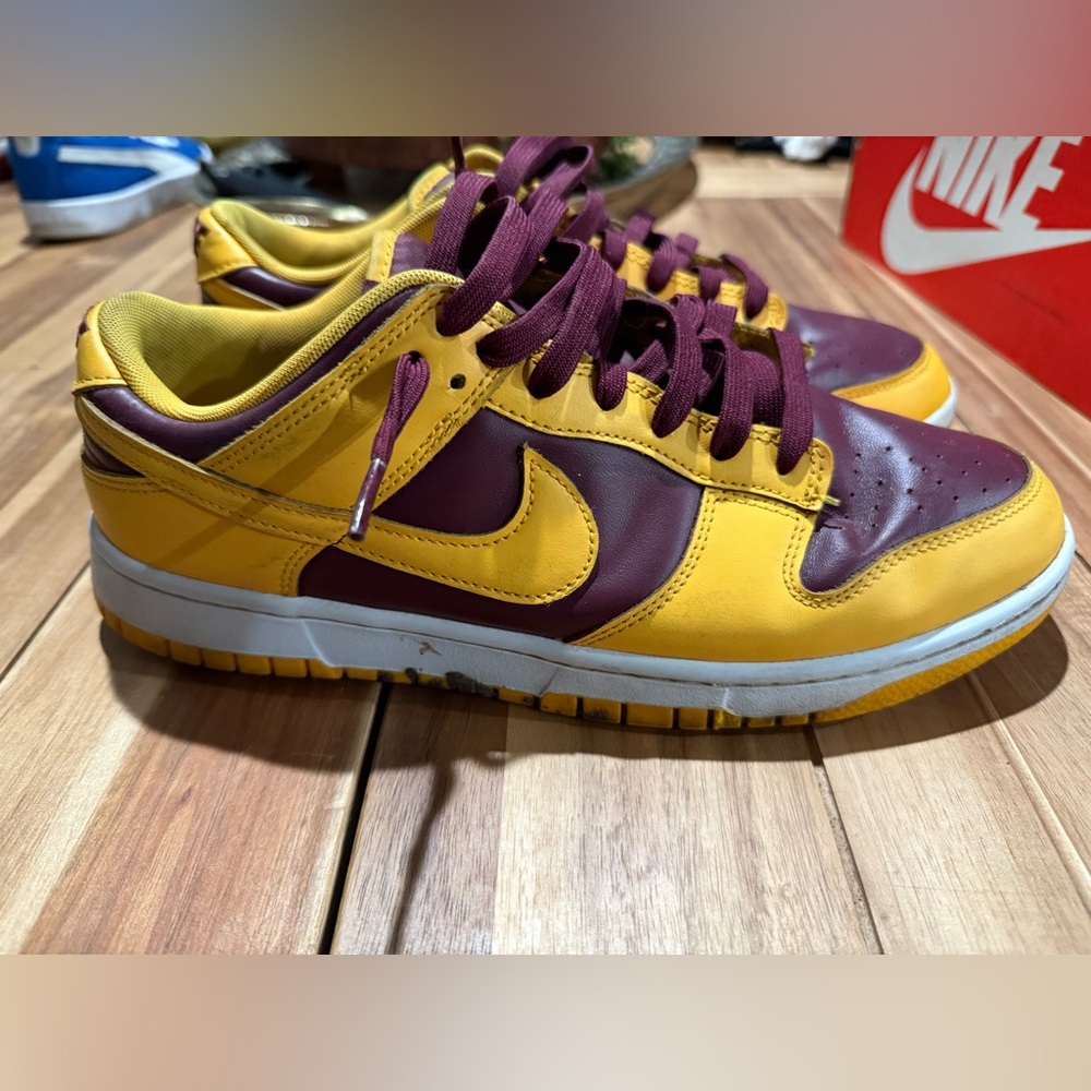 Men’s Nike dunks 10.5 burgundy & gold yellow